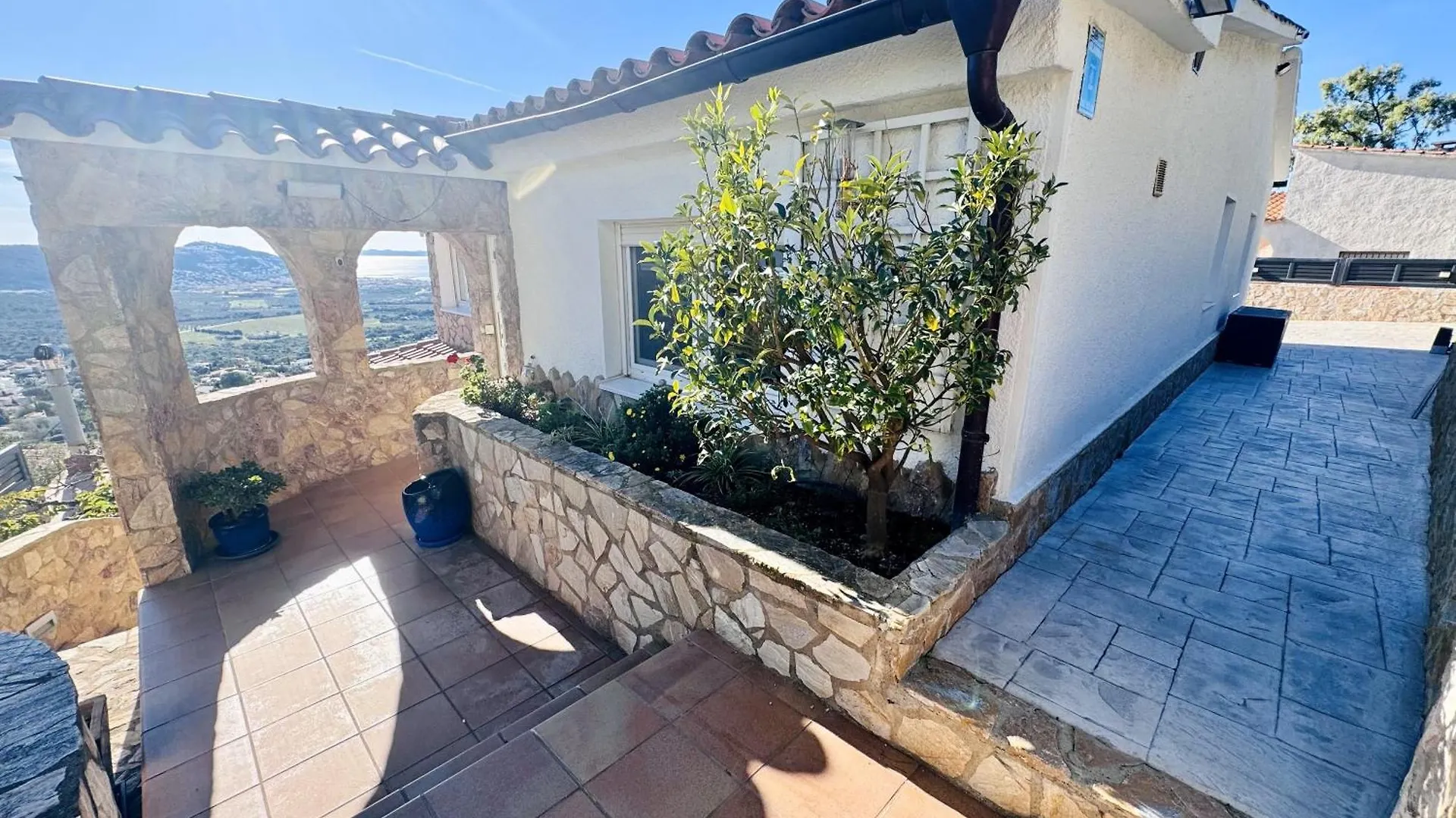 Villa Luxury Roses