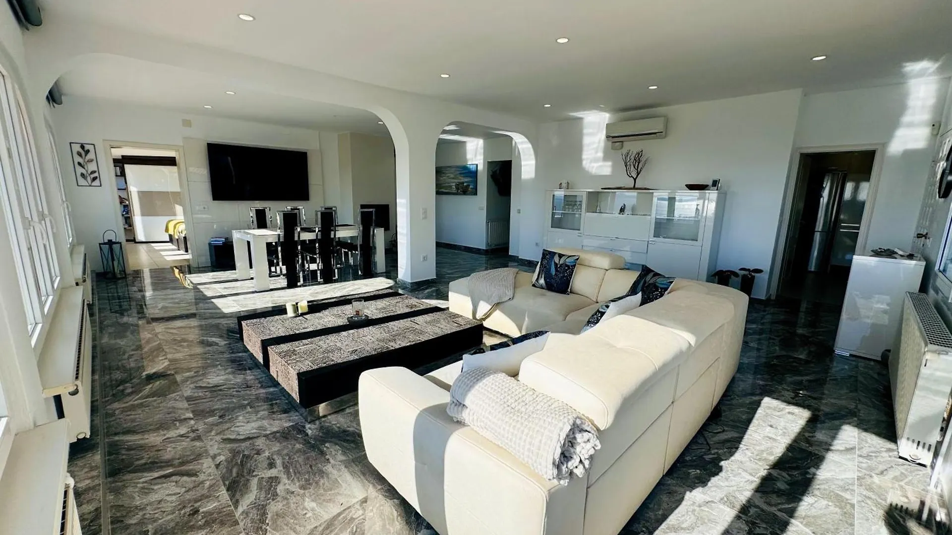 Villa Luxury Roses Spain