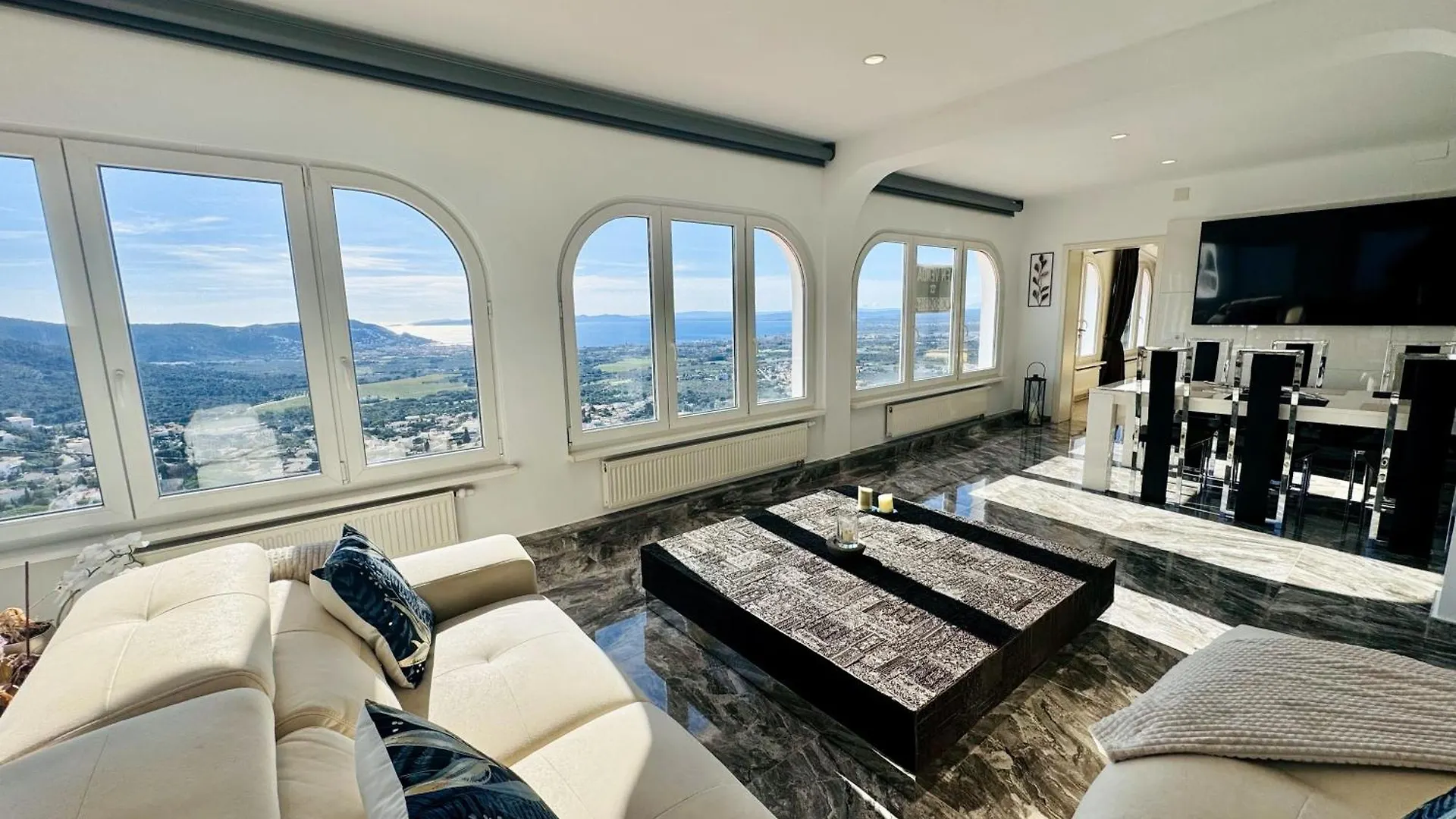 Villa Luxury Roses