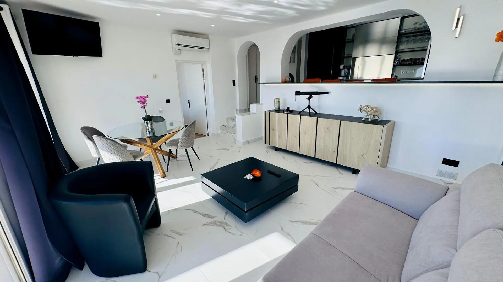 Villa Luxury Roses